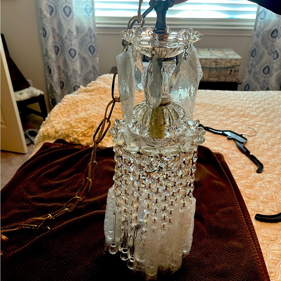chandelier with gold accents - Picture 1 of 7